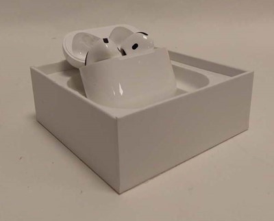 Lot Apple AirPods 4, boxed with charging case