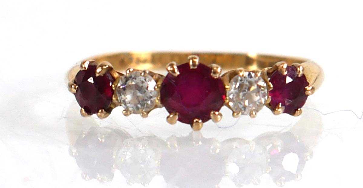 Lot 600 - An 18ct yellow gold ring set three rubies...