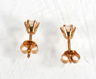 Lot 604 - A pair of 18ct yellow gold ear studs, each set...