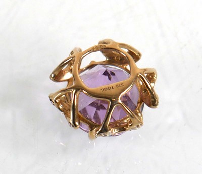 Lot 627 - A 9ct yellow gold cluster pendant set round...