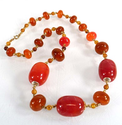 Lot 633 - An amber-type graduated bead necklace, l. 60 cm