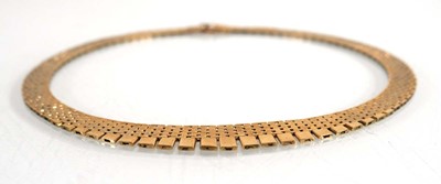 Lot 635 - A 9ct yellow gold bricklink fringe necklace, l....