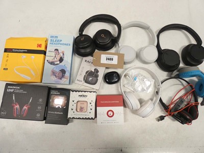 Lot 2409 - Quantity of wired / wireless headphones and...