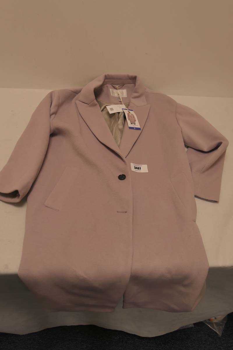 Lot 3407 - Gianni Feraud Lilac coat in size Large