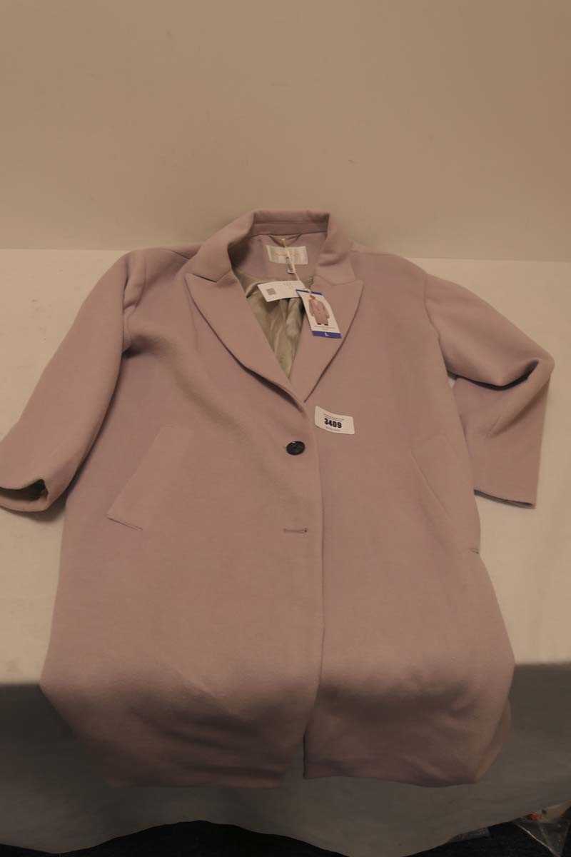 Lot 3409 - Gianni Feraud Lilac coat in size Large