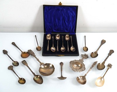 Lot 435 - A group of thirteen silver and metalware...