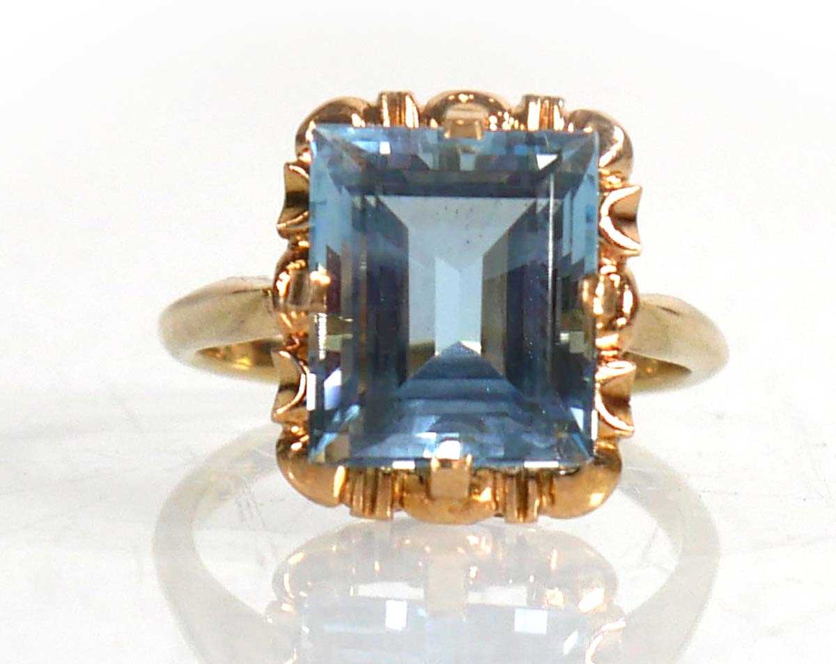 Lot 674 - A 14ct yellow gold ring set rectangular cut...