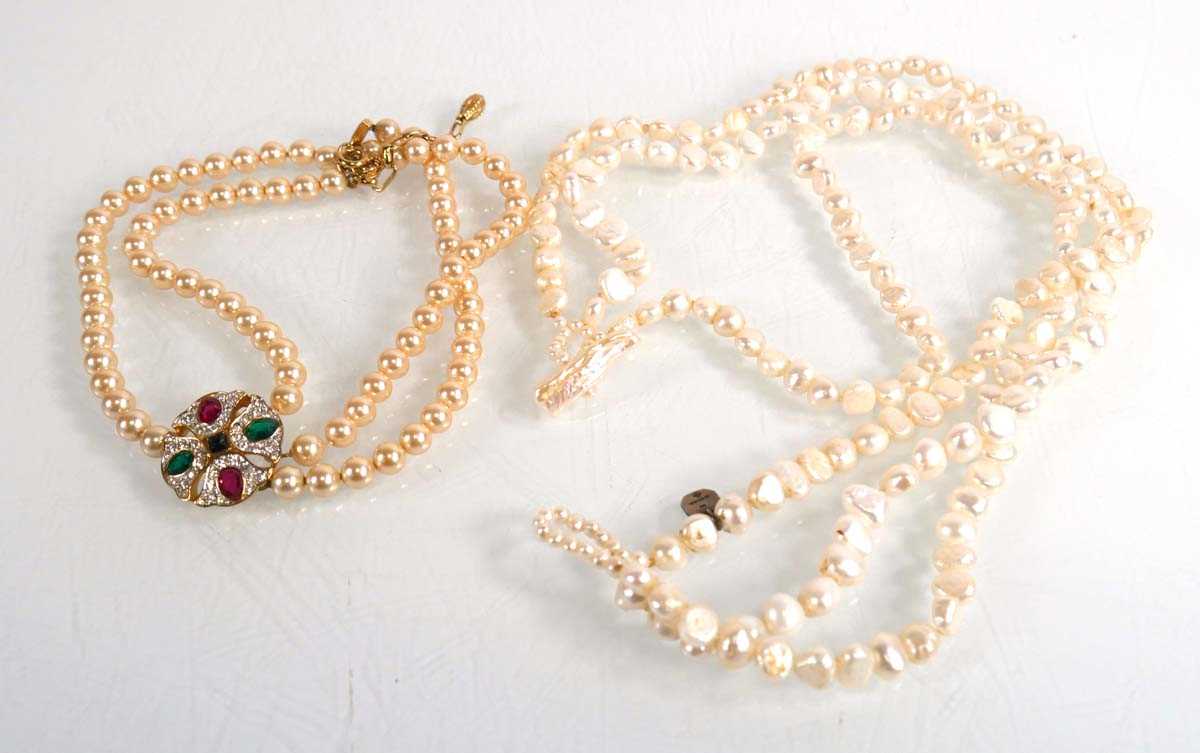 Lot 688 - A triple strand pearl necklace and an...