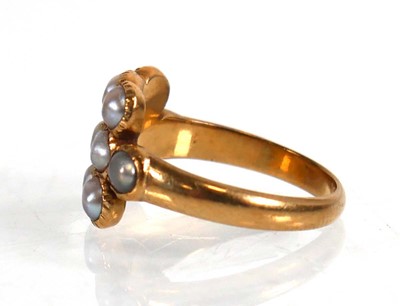 Lot 700 - An 18ct yellow gold ring set eleven small...