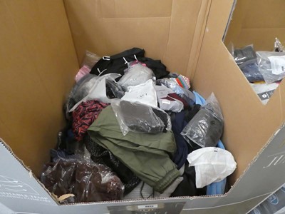 Lot 3825 - Pallet containing mixed ladies and men's clothing