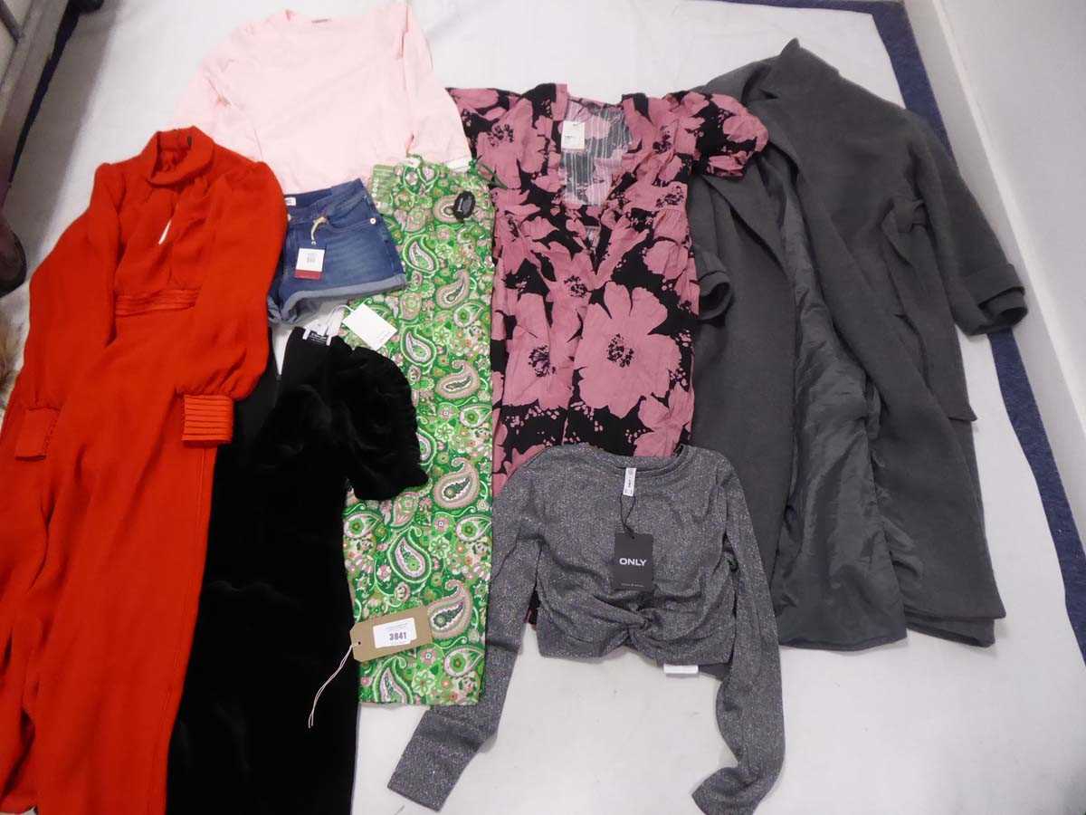 Lot 3841 - Selection of clothing to include Aligne,...