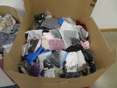 Lot 3844 - Pallet containing mixed ladies and men's clothing