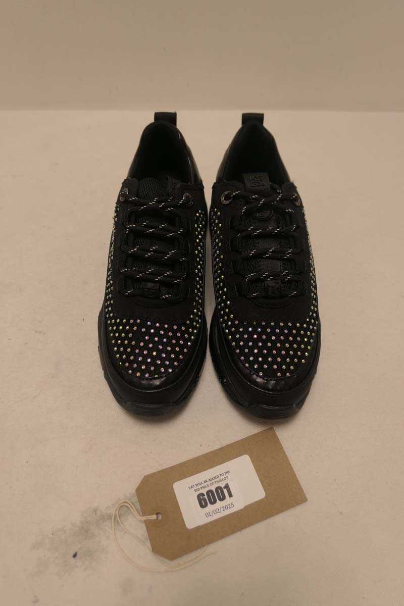 Lot 6001 - KG Kurt Geiger trainers in black size 39