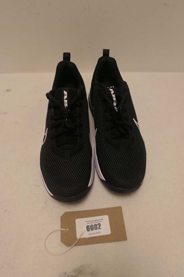 Lot 6002 - Nike trainers in black size UK11