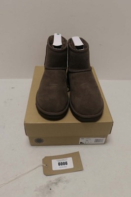 Lot 6006 - Ugg classic mini II size UK5 (boxed)