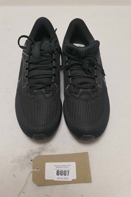 Lot 6007 - Nike trainers in black size UK9