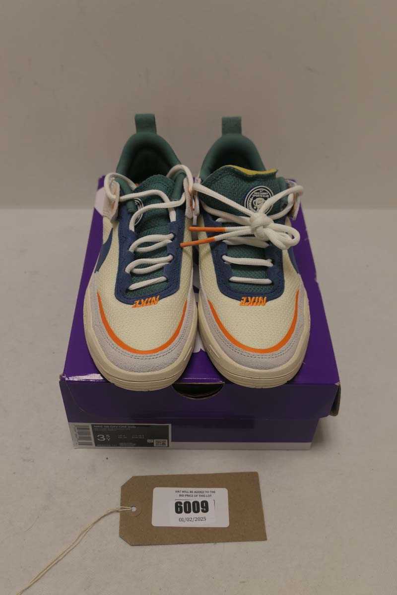 Lot 6009 - Children's Nike SB Day One (GS) size UK3 (boxed)