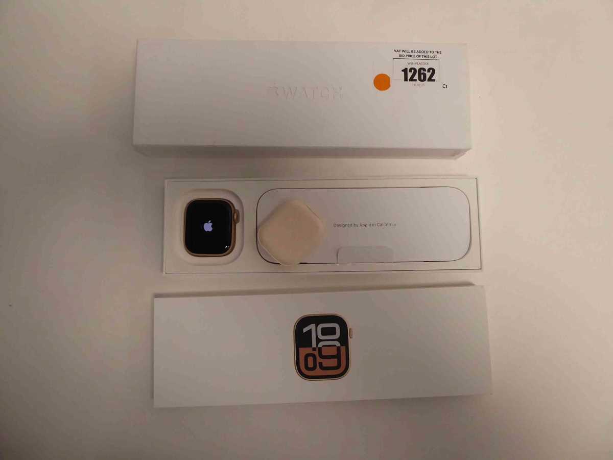 Lot 1262 - Apple Watch Series 10, 42mm, Rose Gold...