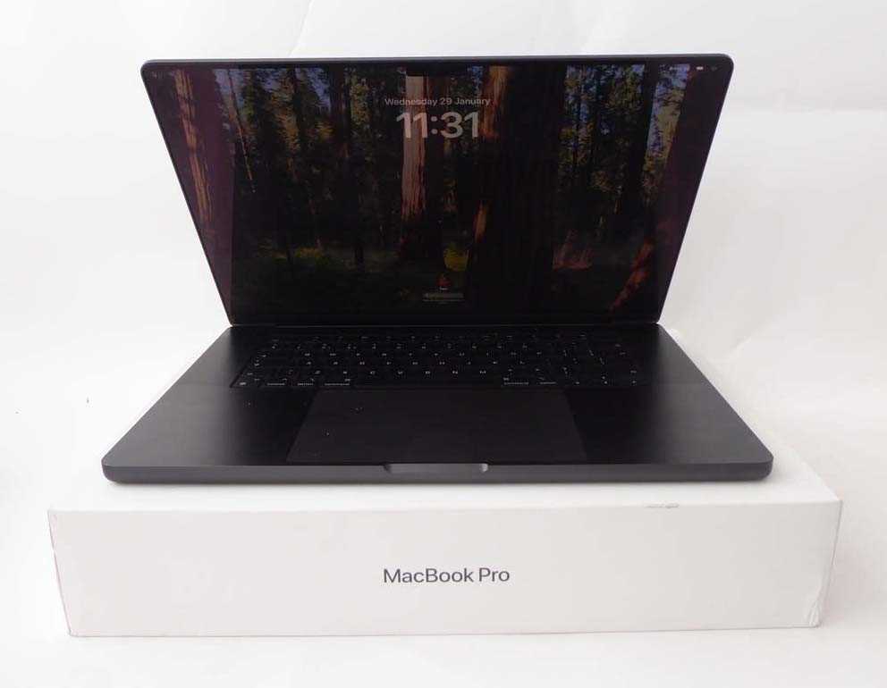 Lot Apple MacBook Pro 16-inch with Apple M3 Max...