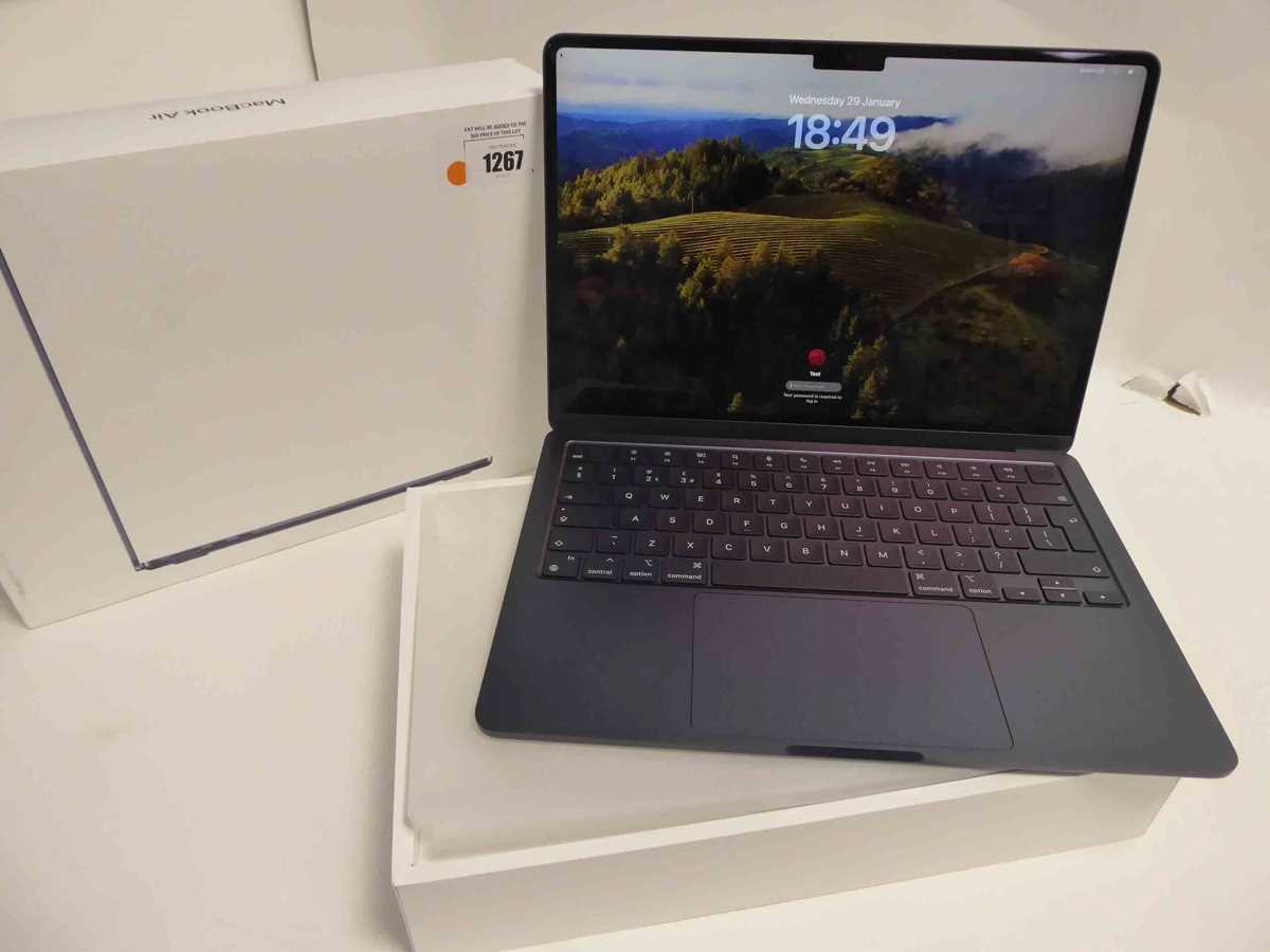 Lot 1220 - Apple MacBook Air 13-inch with Apple M3 chip,...