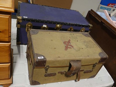 Lot 1270 - Vintage suitcase bearing the initial, 'S'