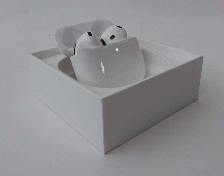 Lot 1280 - Apple AirPods 4 with Active Noise Cancellation,...