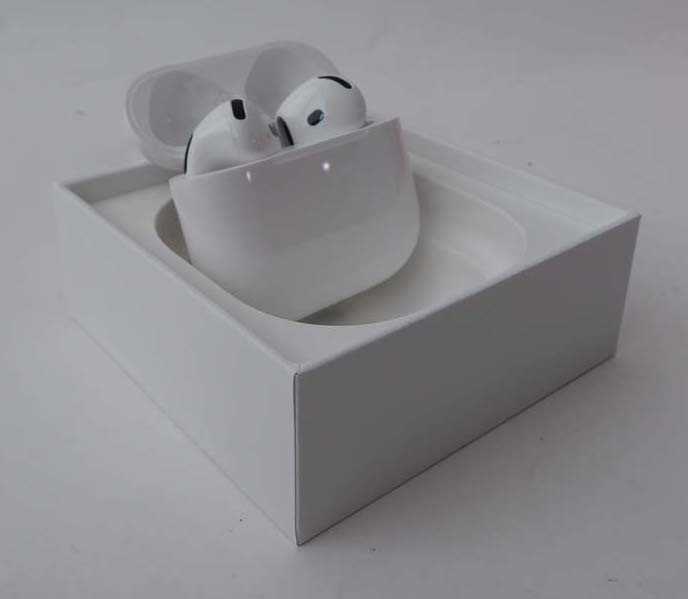 Lot Apple AirPods 4, boxed