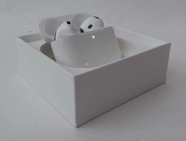 Lot 1295 - Apple AirPods 4, boxed