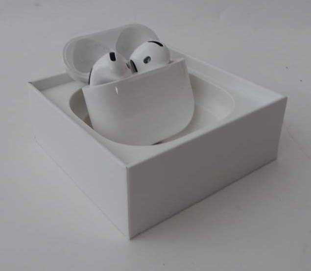 Lot 1296 - Apple AirPods 4, boxed