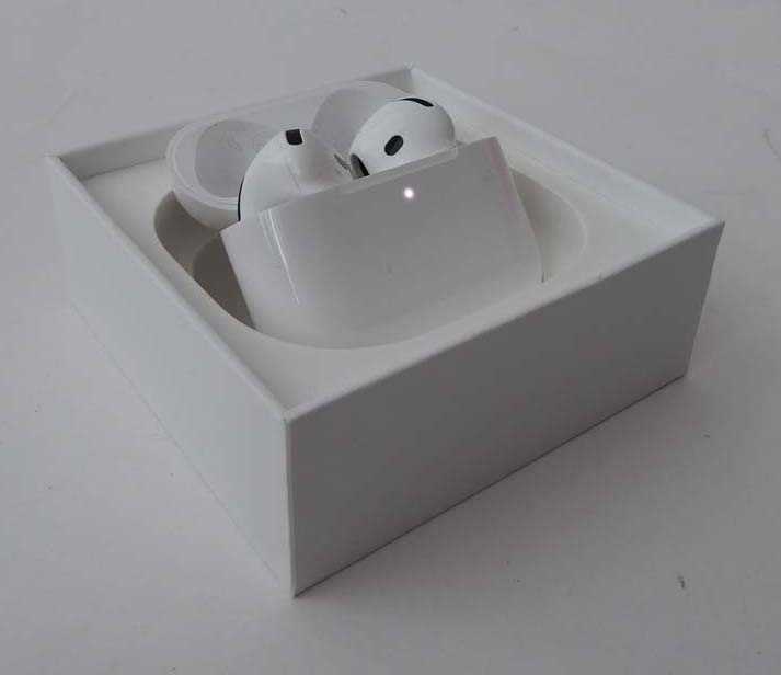 Lot Apple AirPods 4, boxed