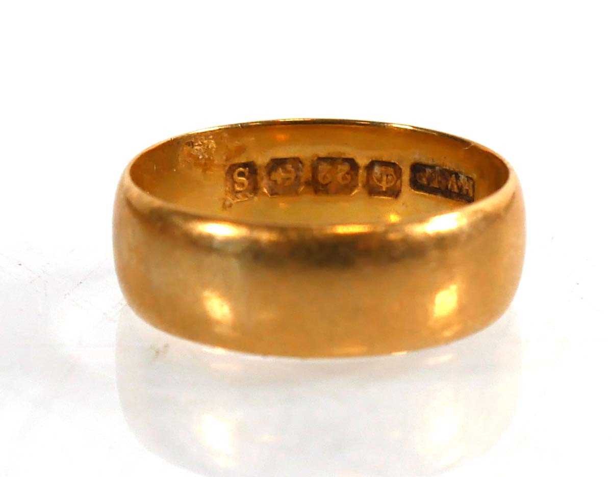 Lot 702 - A 22ct yellow gold wedding band, Birmingham...