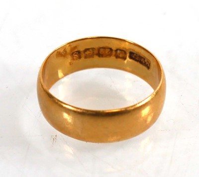 Lot 702 - A 22ct yellow gold wedding band, Birmingham...