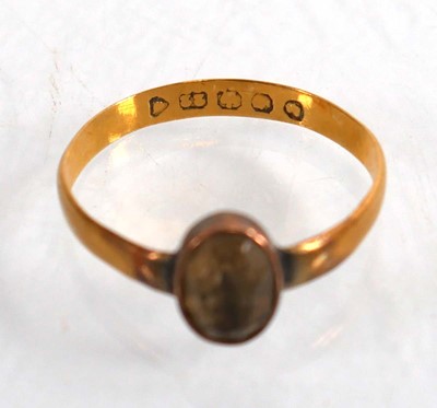 Lot 703 - A Victorian 22ct yellow gold wedding band,...