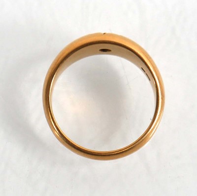 Lot 707 - An early 20th century 18ct yellow gold pinky...