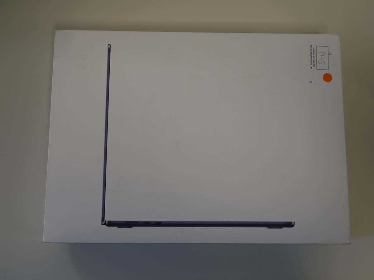 Lot Apple MacBook Air 15-inch with Apple M3 chip,...