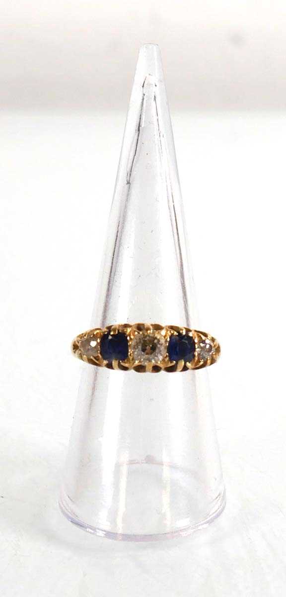 Lot 736 - An Edwardian 18ct yellow gold ring set three...