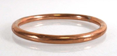 Lot 726 - A 9ct rose gold hollow slave bangle, internal...