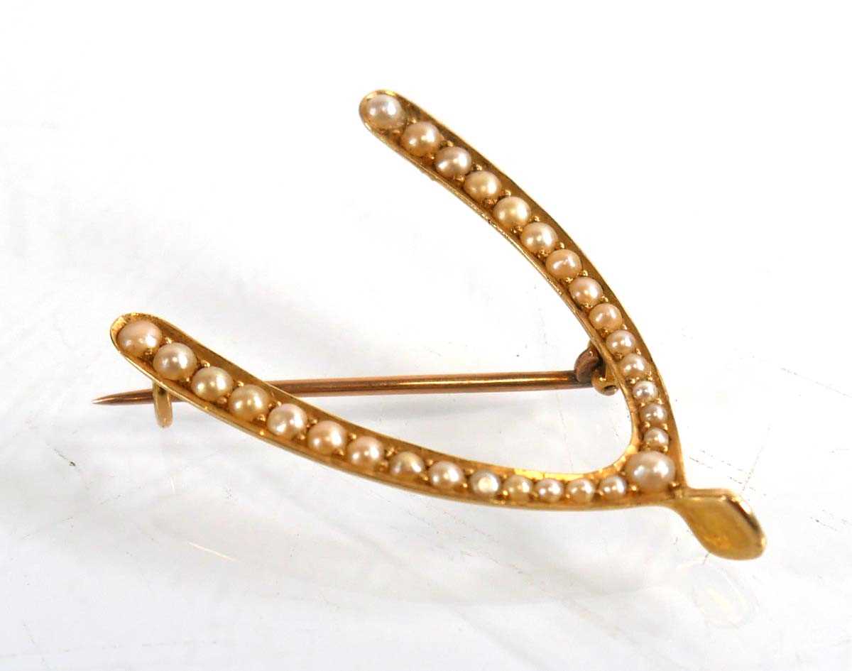 Lot 731 - A 15ct yellow gold brooch of wishbone form set...