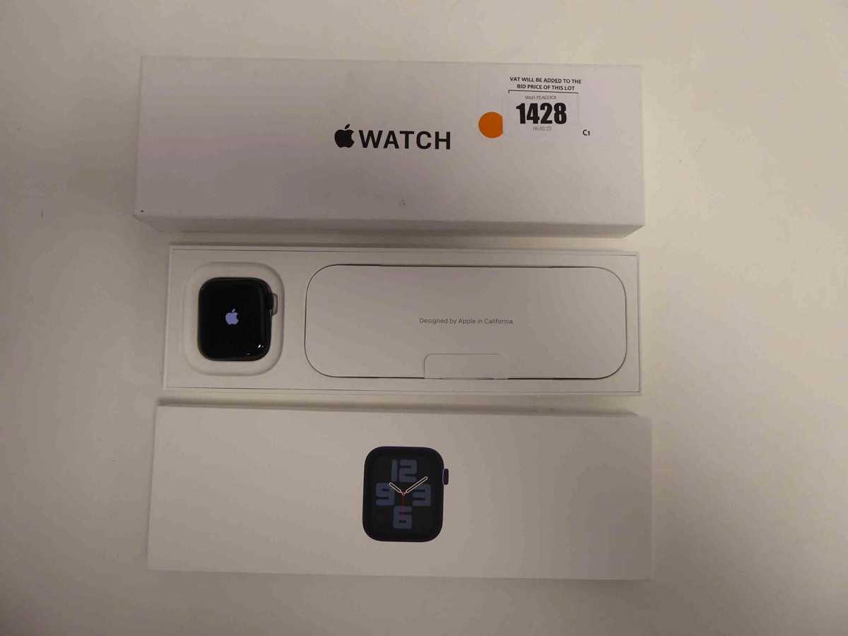 Lot 1428 - Apple Watch SE (Gen 2), 40mm, Midnight...