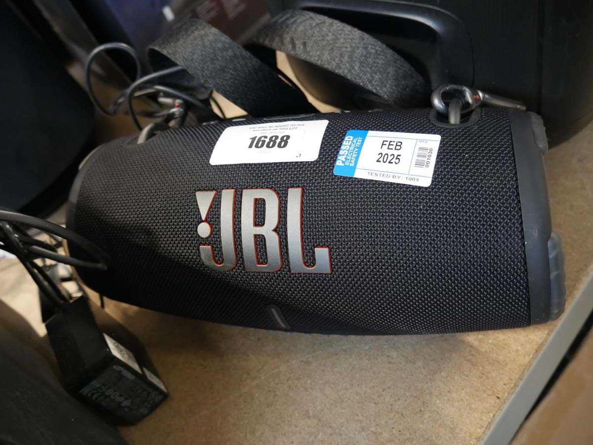 Lot JBL Xtreme3 portable bluetooth speaker with...