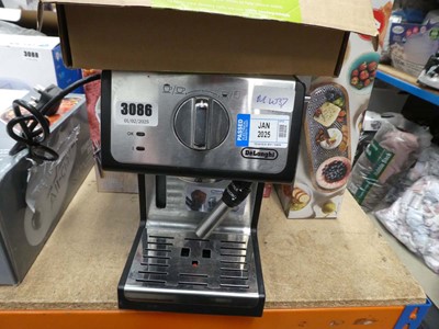 Lot 3086 - Unboxed Delonghi coffee machine