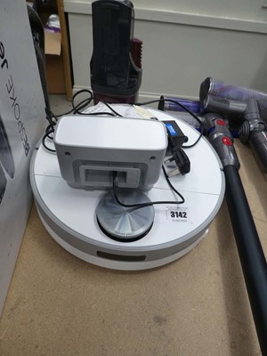 Lot 3142 - Samsung robotic vacuum cleaner with charger