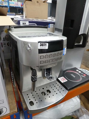 Lot 3071 - Unboxed Delonghi Magnifica Plus coffee machine