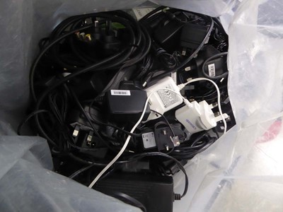 Lot 2318 - Bag containing various chargers etc