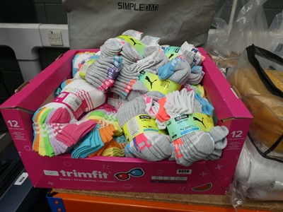 Lot 3325 - Tray of kids low cut puma socks