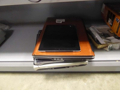 Lot 2386 - Selection of 3 laptops and 1 tablet for spares...