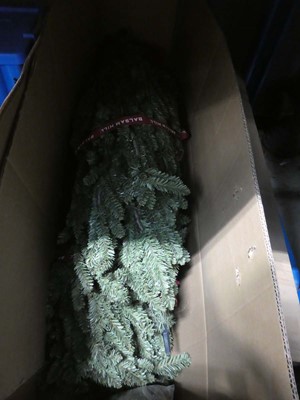 Lot 3392 - Christmas tree in box