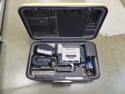 Lot 2515 - canon vision 8 camcorder with case