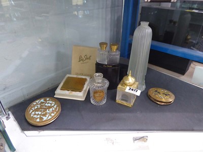 Lot 2477 - Collection of vintage compacts and perfume...