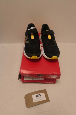 Lot 1673 - Children's new balance trainers size UK1 (boxed)